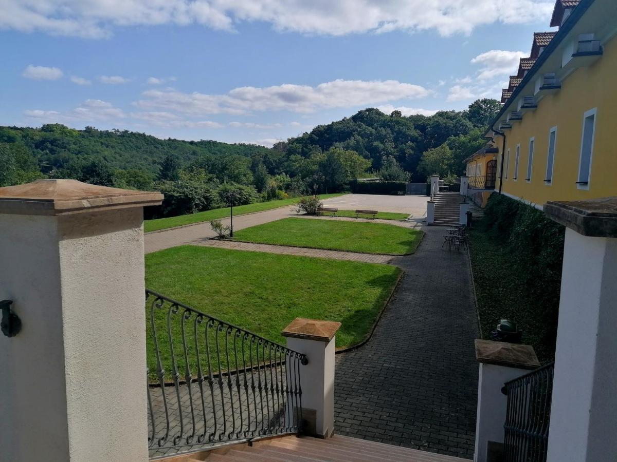 Hotel Belcredi Brno Luaran gambar