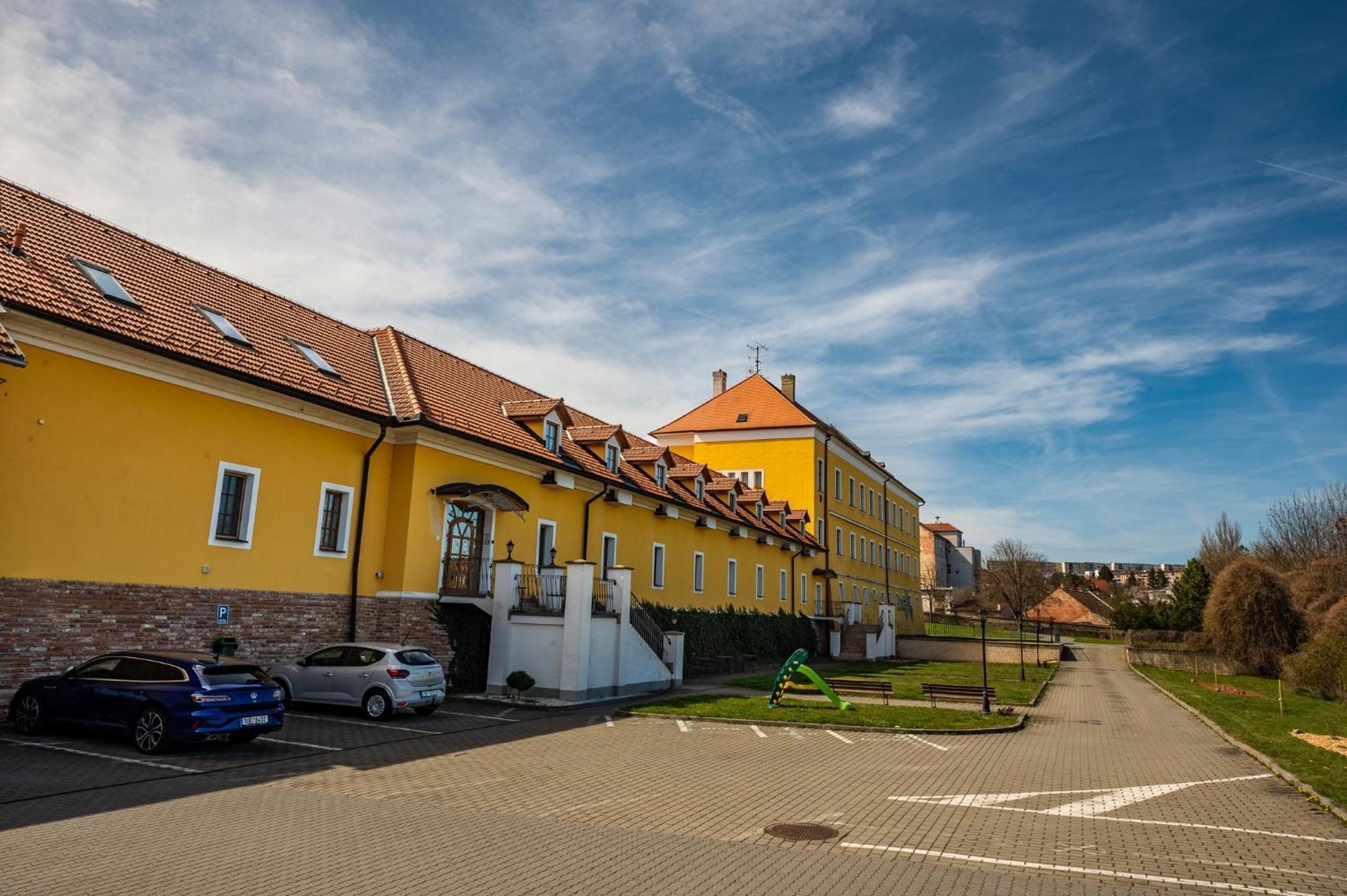 Hotel Belcredi Brno Luaran gambar